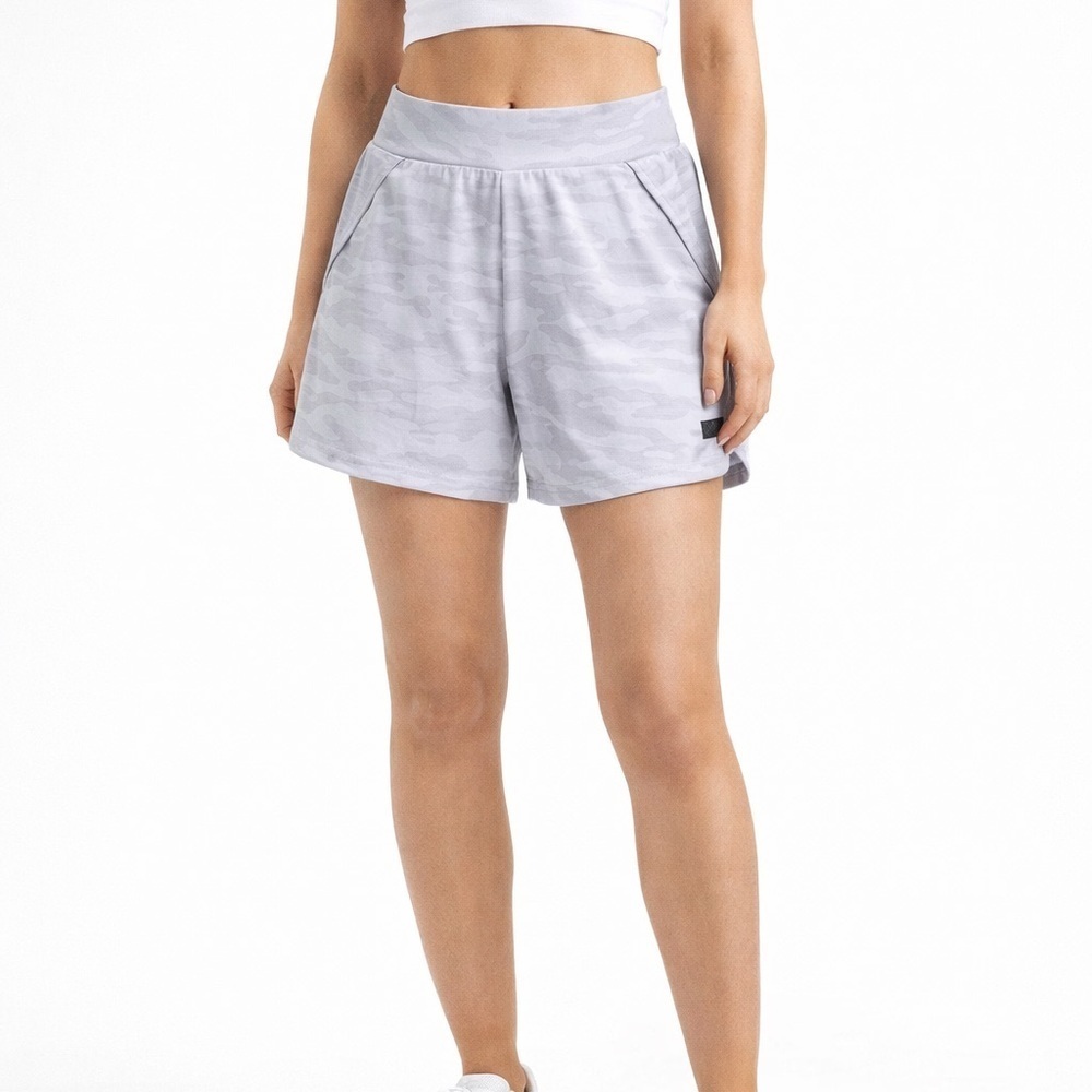 NWT ALPHALETE ATHLETIC SHORTS PALE LAVENDER M